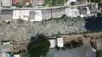 Pantauan dari udara, sampah yang menutupi Kali Pisang Batu, Tarumajaya, Kabupaten Bekasi, Rabu (9/1). Memasuki hari keempat dua alat berat dan puluhan truk dikerahkan untuk mengeruk sampah sekitar 300 ton yang sudah diangkut. (Liputan6.com/Fery Pradolo)