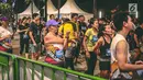 Peserta pemanasan sebelum mengikuti Jakarta Marathon 2018 di Gelora Bung Karno, Jakarta, Minggu (28/10). Sebanyak 12.500 pelari meramaikan Jakarta Marathon 2018, Memasuki tahun keenam, Jakarta Marathon yang di sponsori PLN. (Liputan6.com/Faizal Fanani)
