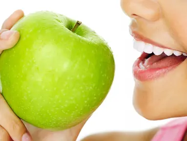 Buah apel mengandung antioksidan untuk membantu proses detoksifikasi tubuh manusia. Proses detoksifikasi dapat merangsang pertumbuhan rambut, mengurangi kerutan, dan gejala penuaan dini. (Istimewa)