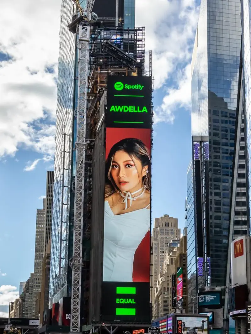 Wajahnya Terpampang di Billboard New York Times Square, Awdella: Tidak  Pernah Terpikirkan Sebelumnya - ShowBiz Liputan6.com