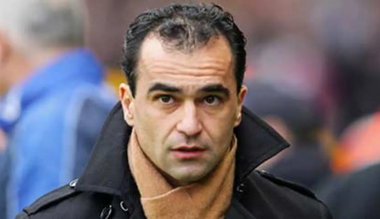 Ekspresi manajer Wigan Athletic, Roberto Martinez sebelum laga EPL melawan Wolverhampton Wanderers di Molineux Stadium, 16 Januari 2010. AFP PHOTO / Chris Ratcliffe