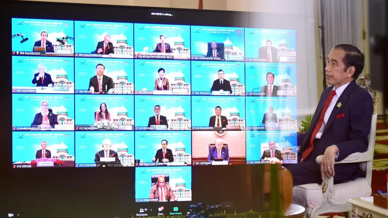 Jokowi hadiri KTT APEC 2020 secara virtual. Sebagai bagian dari bangsa Asia-Pasifik, Jokowi menyampaikan Indonesia membawa semangat ekonomi kebersamaan demi menangkal pandemi.