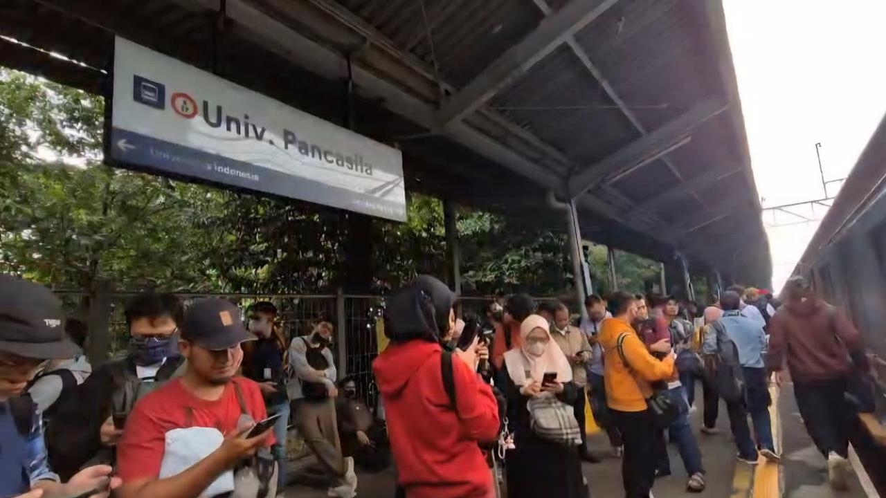 Penjelasan KAI soal Insiden Asap KRL di Stasiun Universitas Pancasila