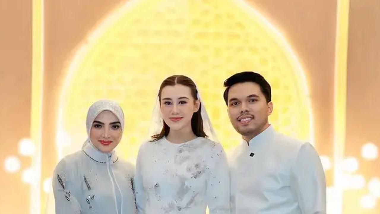 Potret Cantik Anggun Aaliyah Massaid Pakai Gamis Putih saat Tasyakuran 4 Bulan Kehamilan