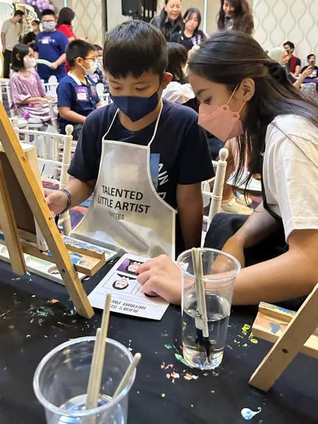 Mengajari anak kecil untuk mendalami seni melukis