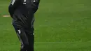 Pelatih Juventus Massimiliano Allegri menghadiri sesi latihan jelang menghadapi Zenit St. Petersburg pada pertandingan sepak bola Liga Champions di tempat latihan Continassa, Turin, Italia, 1 November 2021. (Isabella BONOTTO/AFP)
