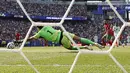 Penjaga gawang Maroko Yassine Bounou kebobolan gol yang dicetak oleh penyerang Prancis  Ousmane Dembele pada pertandingan perempat final turnamen sepak bola Piala Dunia 2026 antara Prancis dan Maroko di Stadion Boston di Foxborough, Kamis,  9 Juli 2026. (AFP/  Odd ANDERSEN)