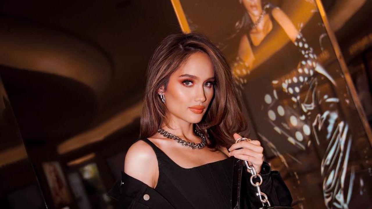 Cinta menerima banyak pujian; teman seprofesinya seperti Aming, Mikha Tambayong, Naysila Mirdad, Tissa Biani, hingga Anggun, semuanya menyukai penampilan baru Cinta Laura.