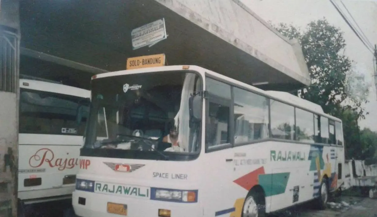 Restu Ibu Spaceliner milik PO Rajawali. (Source: awansan.com)