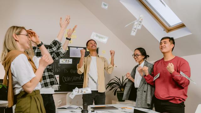 Ilustrasi sukses, kerja sama tim, kompak, solid