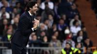 Santiago Solari, pelatih Real Madrid saat laga leg kedua Copa Del Rey 2018-2019 kontra Barcelona di Santiago Bernabeu, Kamis dini hari WIB (28/2/2019). (AFP/Javier Soriano)