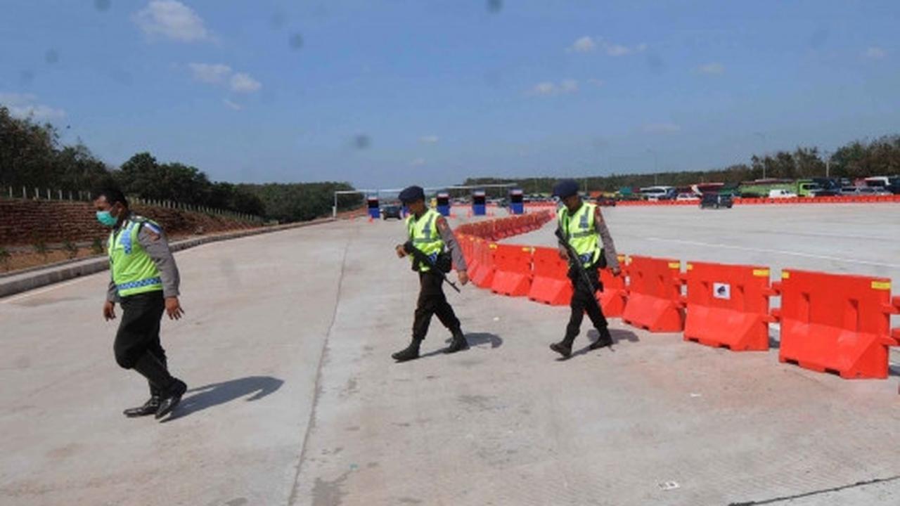 Brimob bersenjata laras panjang amankan arus mudik di Tol Cipali