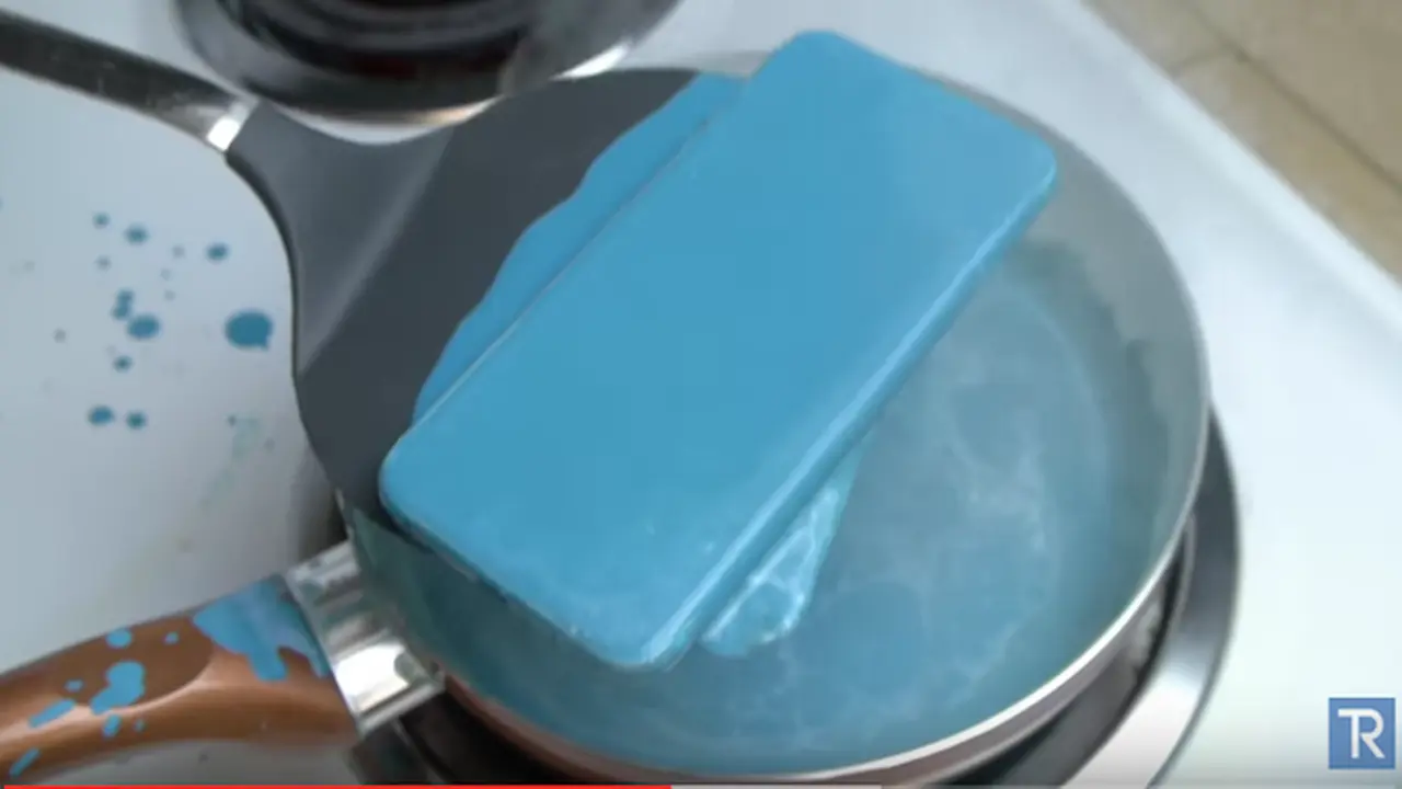 Apa Jadinya Jika iPhone 6s ‘Direbus’ di Air Krayon Panas?