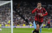 Duh! Pemain AC Milan ini Harus Dilarikan ke Rumah Sakit usai Alami Benturan Kepala Serius