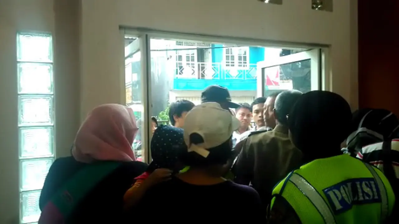 Warga menyerbu klinik di Palmerah terkait vaksin palsu