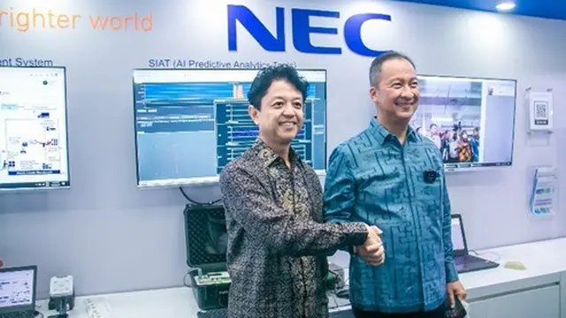 Presiden Direktur NEC Indonesia Joji Yamamoto menerima kunjungan Bapak Menteri Perindustrian Agus Gumiwang Kartasasmita dalam acara Grand Launching PIDI 4.0.