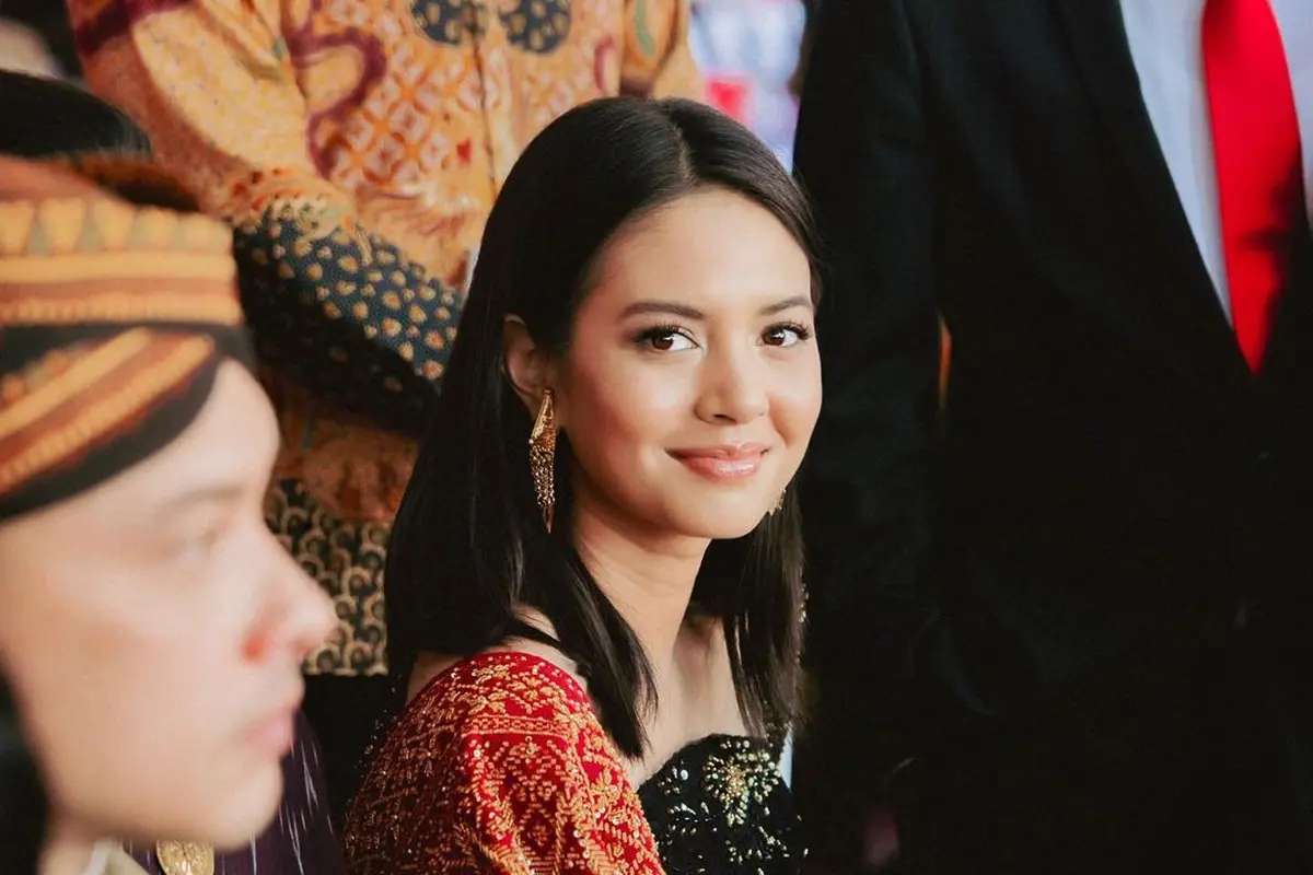 Ide outfit kebaya artis
