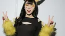 Isyana Sarasvati memiliki gaya yang begitu nyentrik. Gayanya kali ini tampak seperti Pikachum dengan bando khasnya. [Foto: Instagram/ Isyana Sarasvati ]
