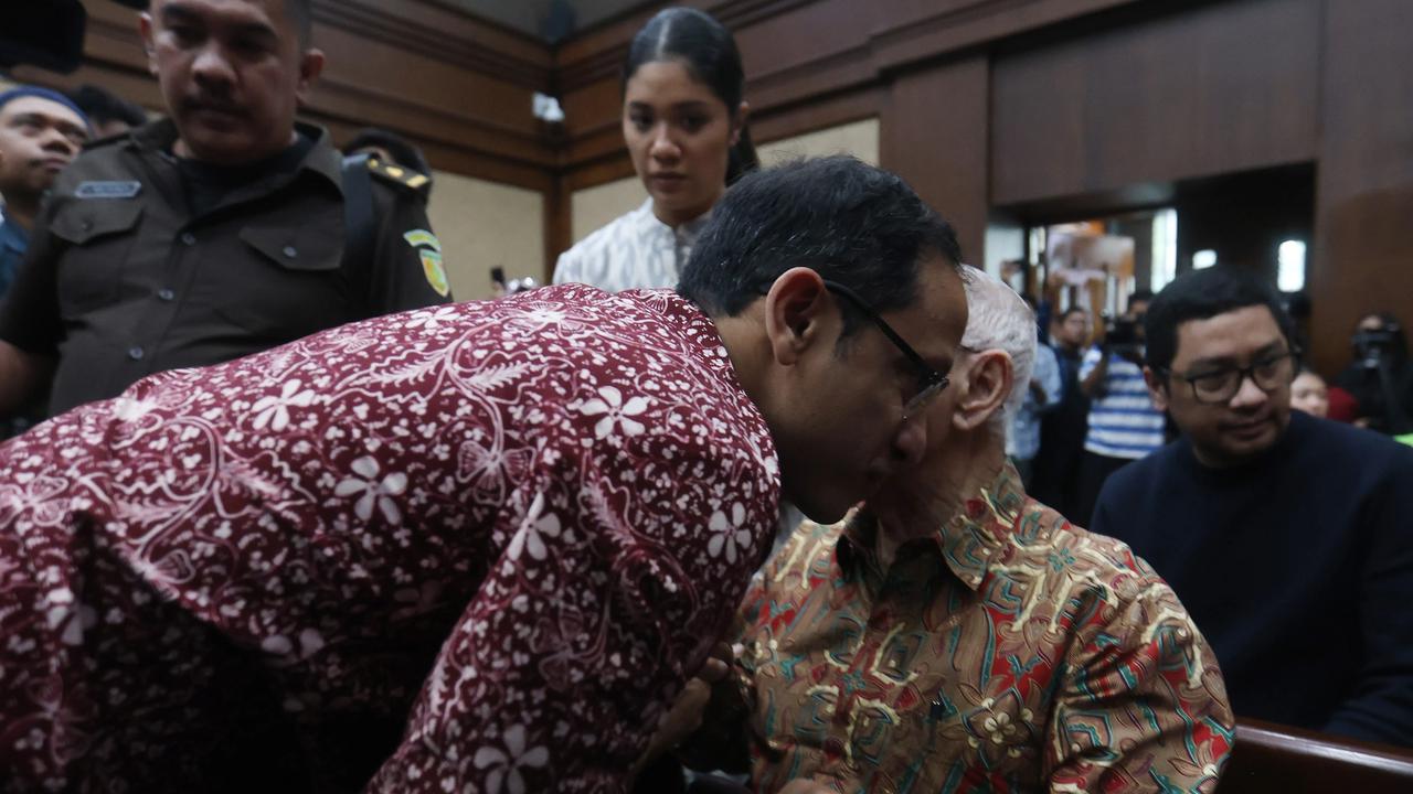 FOTO: Nadiem Makarim Mengaku Sakit Saat Jalani Sidang Korupsi Chromebook