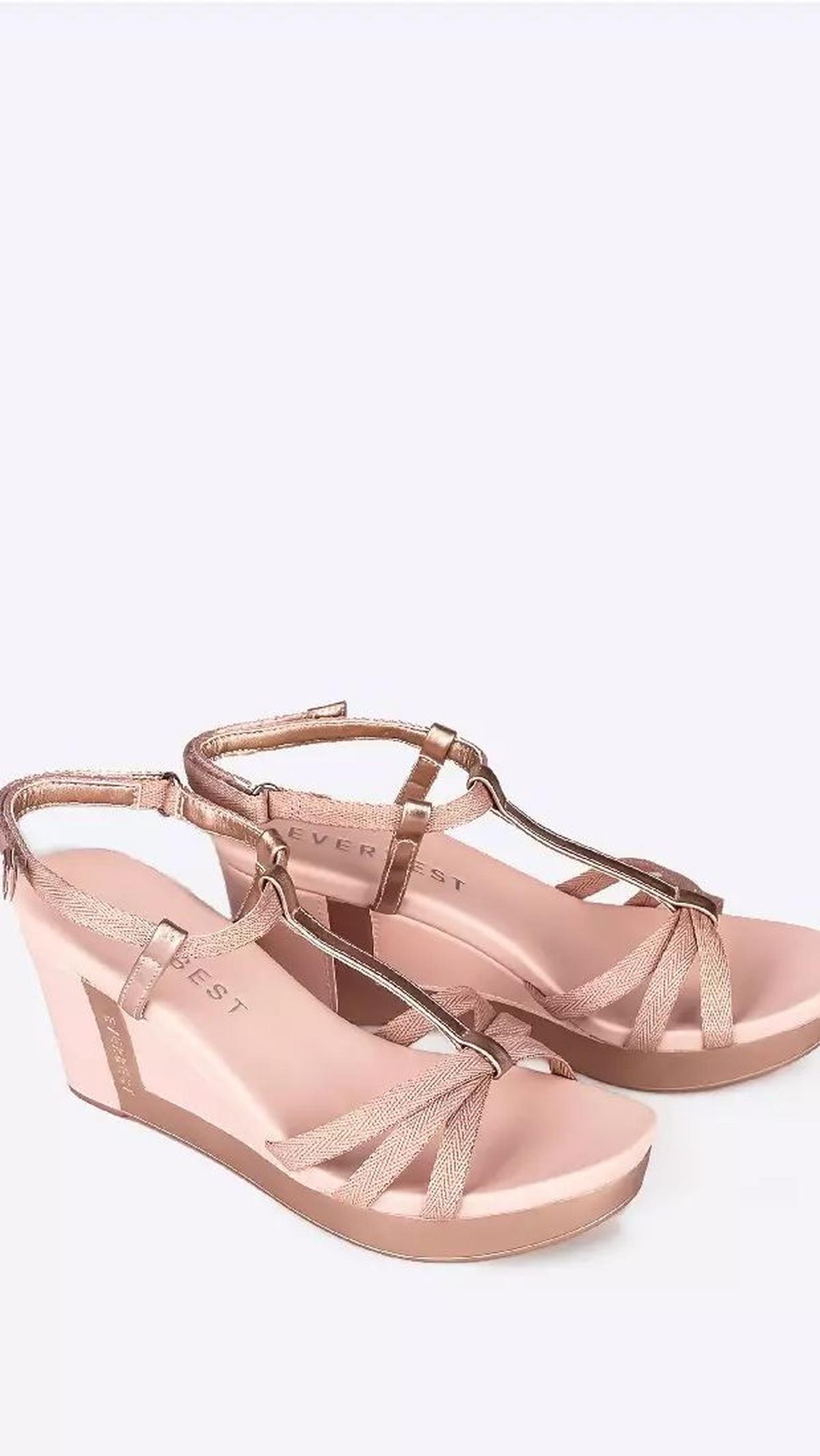 <b>Sandal Wedges dari Brand Everbest</b>