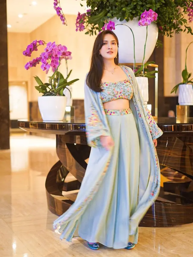 Shandy Aulia Pakai Kain Kaftan