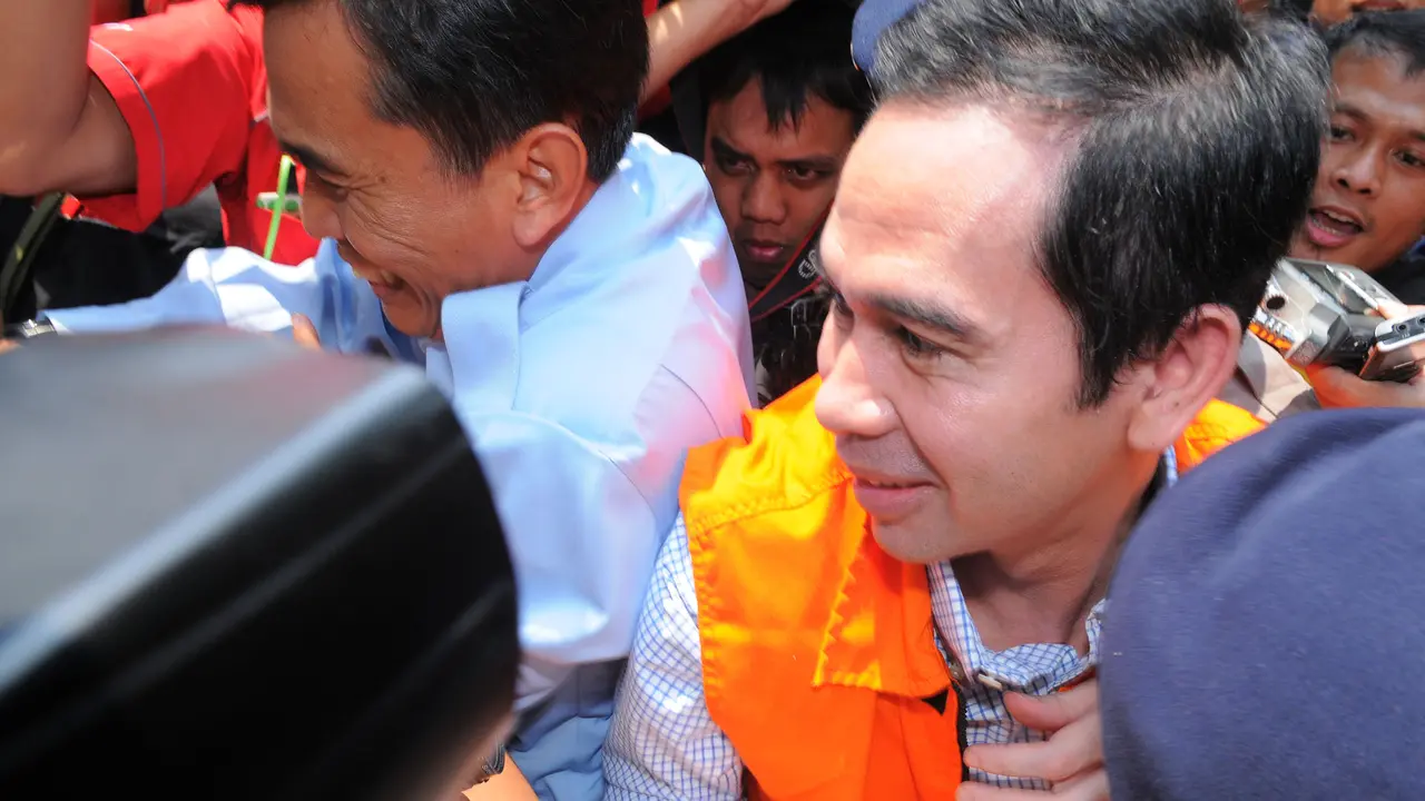 [FOTO] Keluar dari Rumah Sakit, Wawan Dikerubuti Wartawan