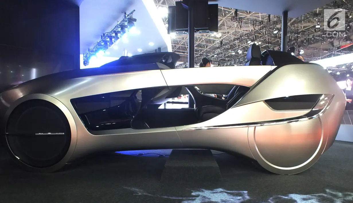 Mitsubishi Motors Corporation memajang mobil konsep Emirai 4 pada ajang Tokyo Motor Show ke-45 di Tokyo Big Sight, Jepang, Rabu (25/10). Emirai 4 merupakan konsep kendaraan listrik yang sepenuhnya berteknologi otonom. (Liputan6.com/Edu Krisnadefa)