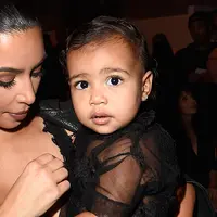 Kim Kardashian merasa takut saat mengetahui dirinya hamil anak pertama, North West. (StyleCaster)