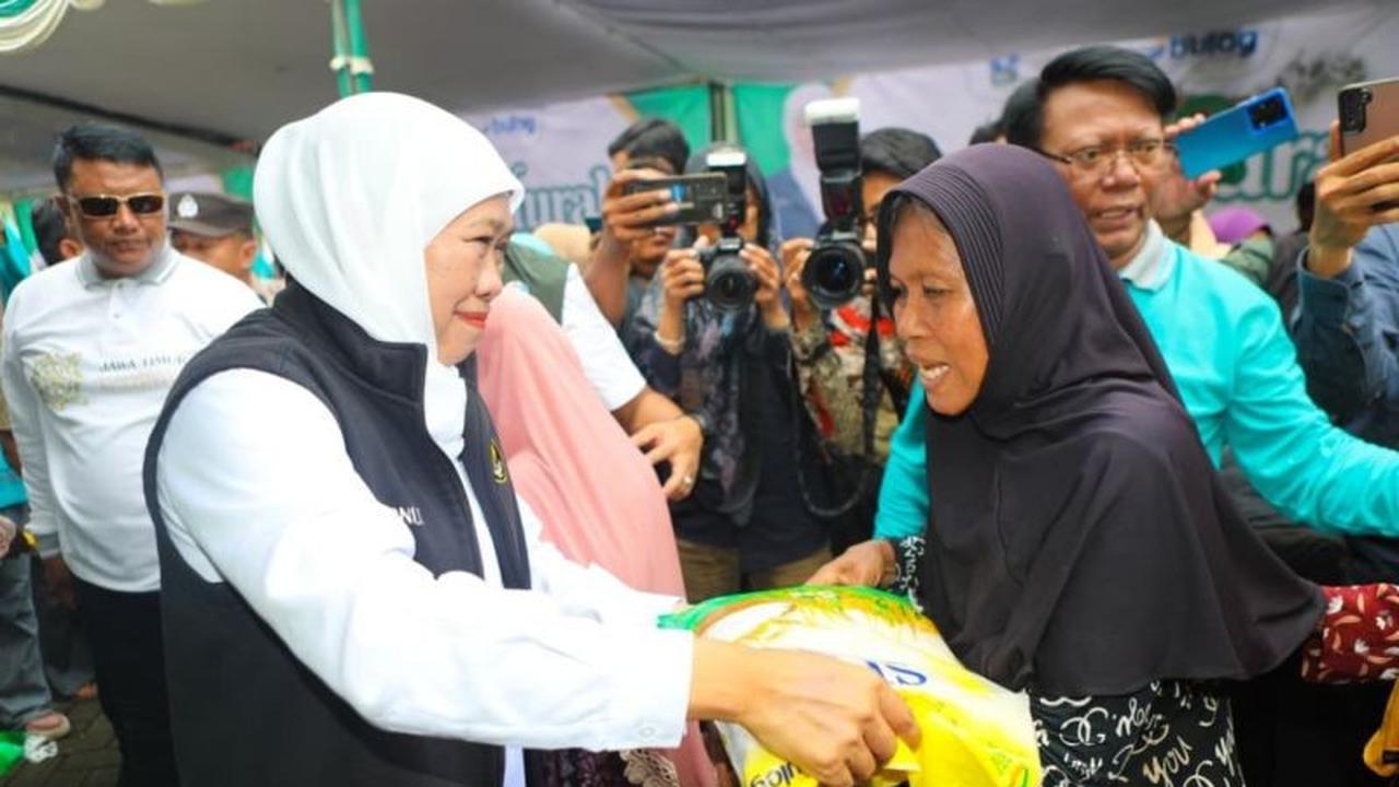 Gubernur Khofifah Pastikan Stabilitas Harga Jelang Nataru 2026 Melalui Pasar Murah