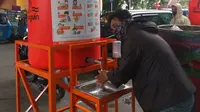 Demi antisipasi penyebaran Corona COVID-19, Wahana Visi Indonesia menyediakan fasilitas cuci tangan pakai sabun di sejumlah titik di Jakarta. (Dok Wahana Visi Indonesia/WVI)
