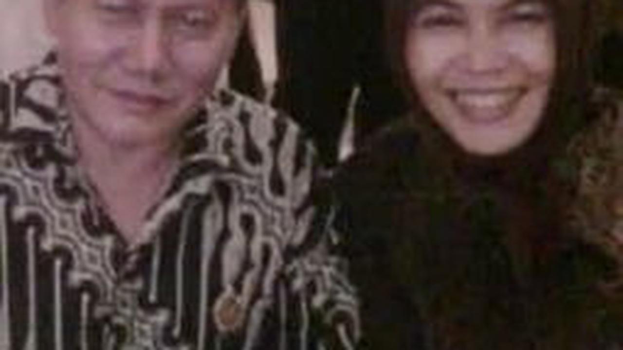 Mengenang Masa Lalu, Wanita Pensiunan TV Swasta Ini Unggah Foto Bareng Artis-artis Ternama