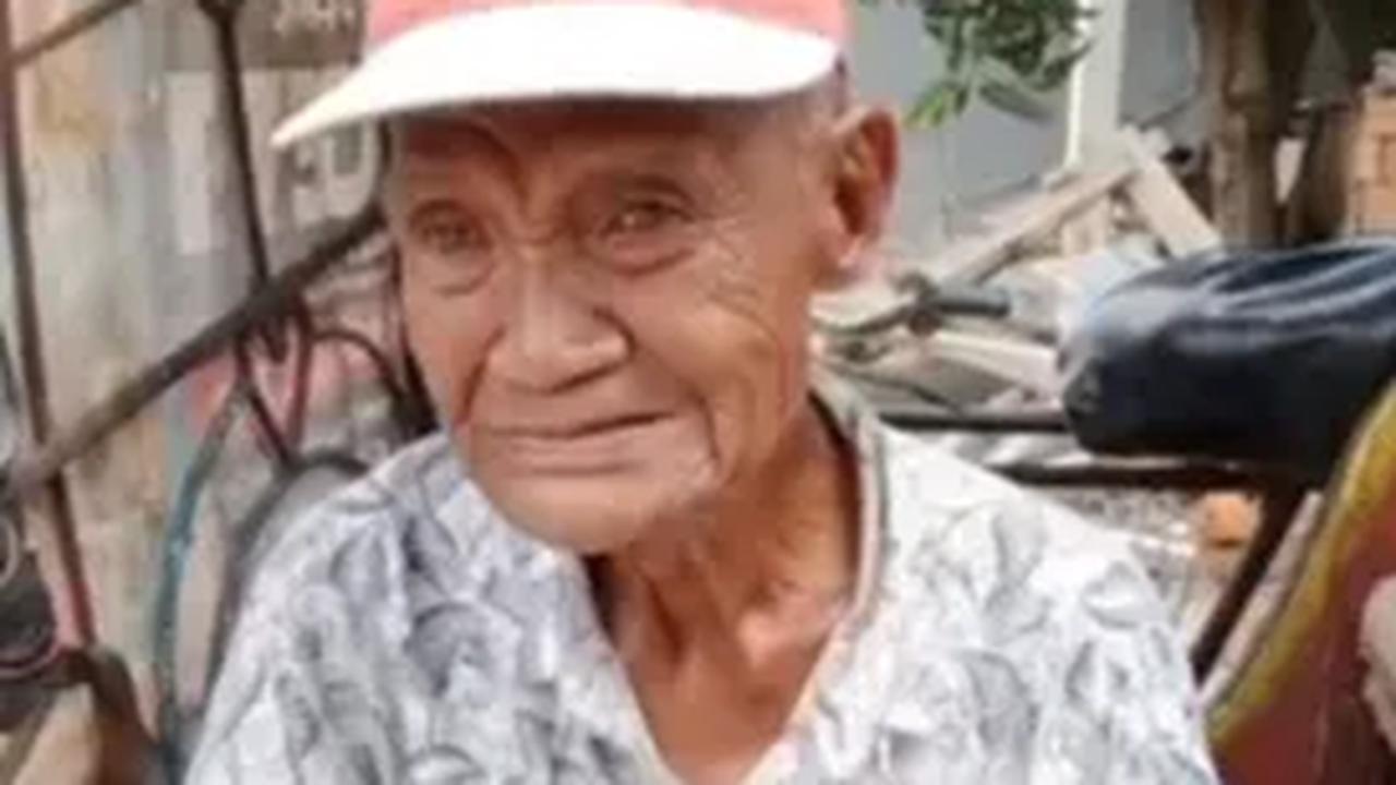 "Saya nunggu sewa ini 🥹 Belum ada (penumpang), orang enggak ada yang tertarik 😭," ujar sang kakek sedih.