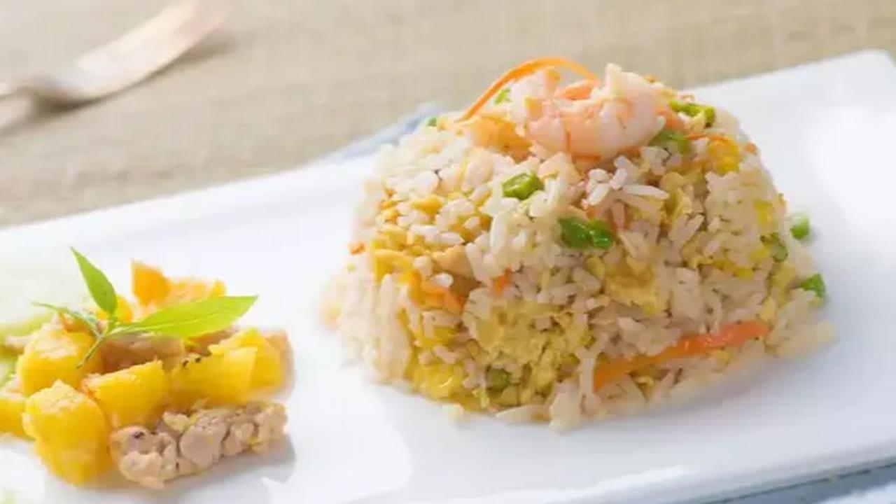 2. Nasi Goreng Nanas Seafood Barbeque<br>