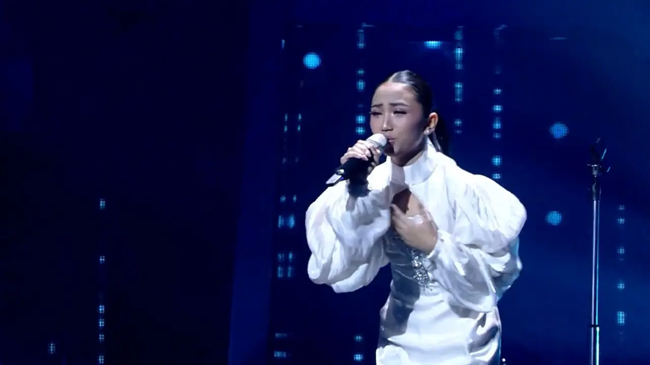 Penampilan Felicia (Tangerang) Saat Membawakan Lagu "Harus Terpisah" Kembali Mendapatkan Standing Ovation dari Keempat Judges  The Icon Indonesia