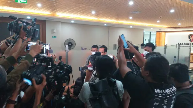 Kuasa hukum Erick Thohir, Ifdhal Kasim, melaporkan Faizal Assegaf ke Mabes Polri, Jumat (26/8) sore (Istimewa)