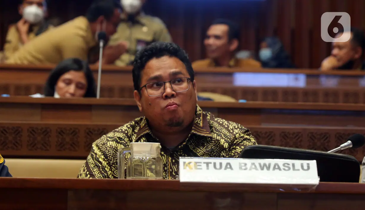 Ketua Bawaslu Rahmat Bagja saat rapat kerja dengan Komisi II DPR RI di Kompleks Parlemen, Senayan, Jakarta, Selasa (7/6/2022). Rapat membahas Peraturan KPU (PKPU) tentang Tahapan dan Jadwal Pemilu 2024. (Liputa6.com/Angga Yuniar)