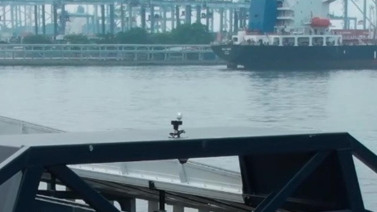 Diberi Nama Neon Moon II, Ini Potret Kapal Pembersih Sampah dari Coldplay untuk Sungai Cisadane