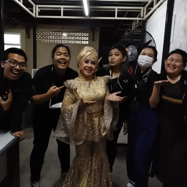 Elvy Sukaesih mengisi acara konser HUT Indosiar ke-27 Wonde2ful 7ourney (Foto: Instagram/@elvy_sukaesih)