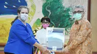 Penyerahan simbolis ventilator dari AS ke Indonesia. Dok: Kementerian Luar Negeri RI