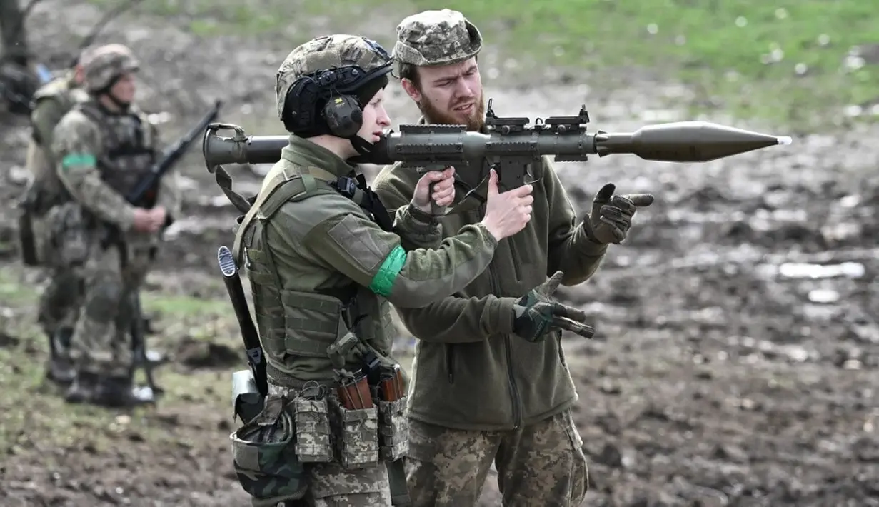 <p>Pertempuran sengit antara pasukan Rusia dan Ukraina di wilayah Donetsk masih terus berlanjut saat perang ini sudah memasuki bulan ke-14. (Genya SAVILOV/AFP)</p>