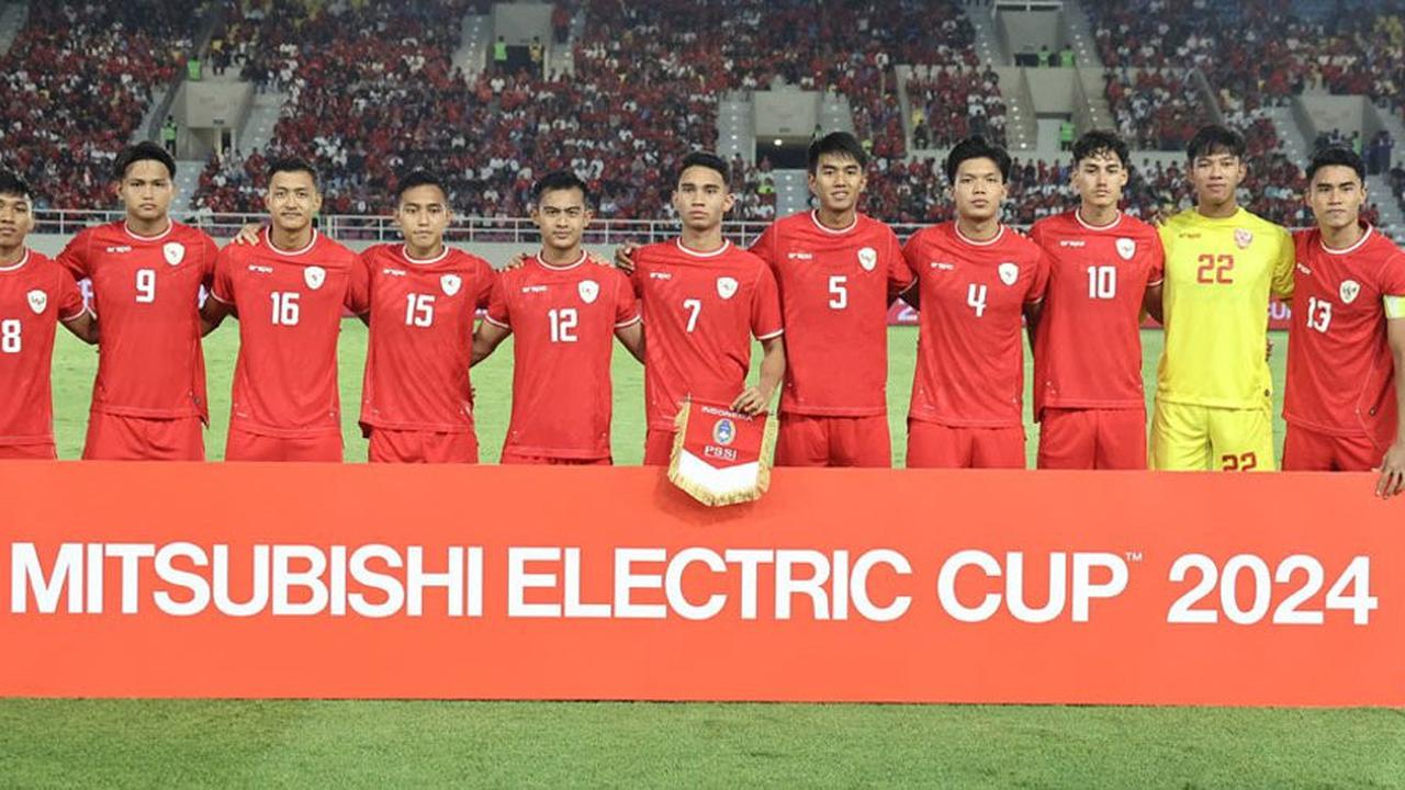 Wajah Tegang Jenderal Bintang 3 Polisi Nonton Timnas Vs Laos, dari Duduk Sampai Berdiri Beri Semangat