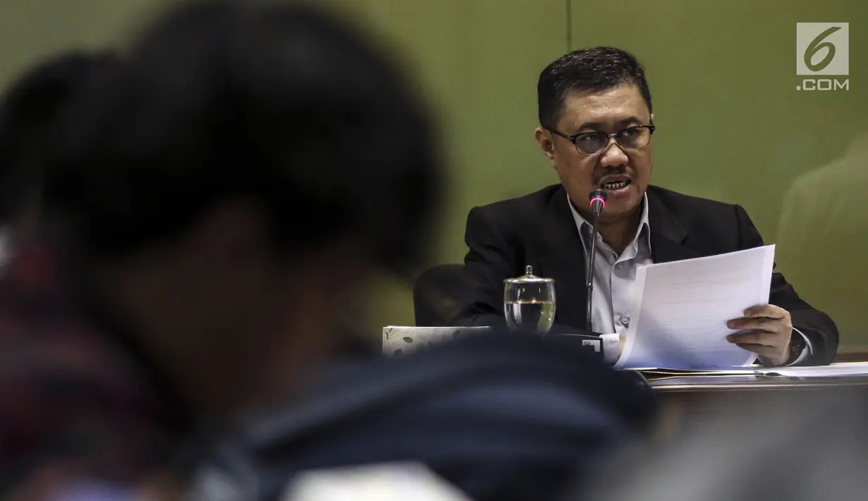 Ketua Bidang Seleksi Calon Hakim Agung Aidul Fitri Saida memberikan keterangan pers di Komisi Yudisial, Jakarta, Rabu (8/7/2019). Penetapan kelulusan seleksi kualitas tersebut dibahas dalam Rapat Pleno Komisi Yudisial. (Liputan6.com/Johan Tallo)