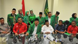 Sejumlah pengurus partai pendukung Ahok-Djarot di Pilgub DKI 2017 menggelar konferensi pers di kantor DPP PPP di Jalan Diponegoro,  Jakarta, Rabu (1/3). (Liputan6.com/Faizal Fanani)