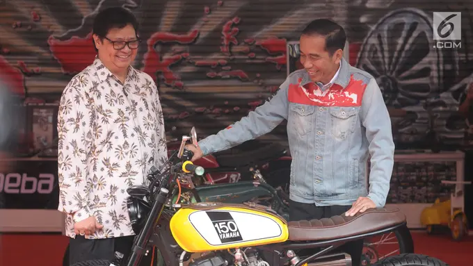 Kenakan Jaket Jeans, Presiden Jokowi Tinjau IIMS 2018