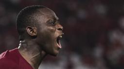 Striker Qatar, Abdulrasheed Umaru, merayakan kemenangan atas Thailand pada laga Piala AFC U-19 di SUGBK, Jakarta, Minggu (28/10). Qatar menang 7-3 atas Thailand. (Bola.com/Vitalis Yogi Trisna)