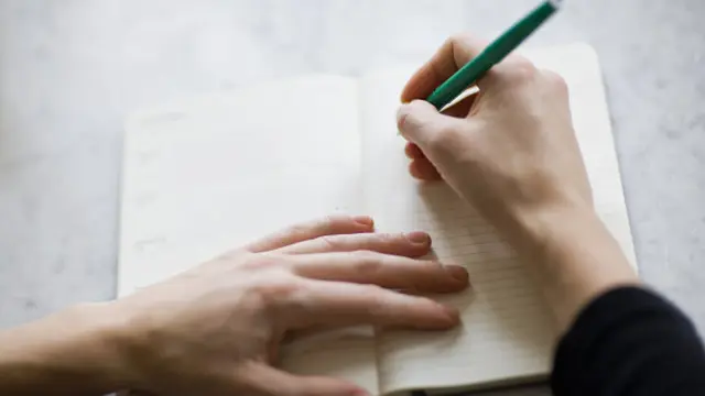 7 Cara Berbeda Seorang Introvert Menarik Perhatian