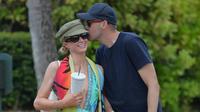 Paris Hilton dan suaminya, Carter Reum, terlihat di Maui. (sumber: Stewy / BACKGRID)