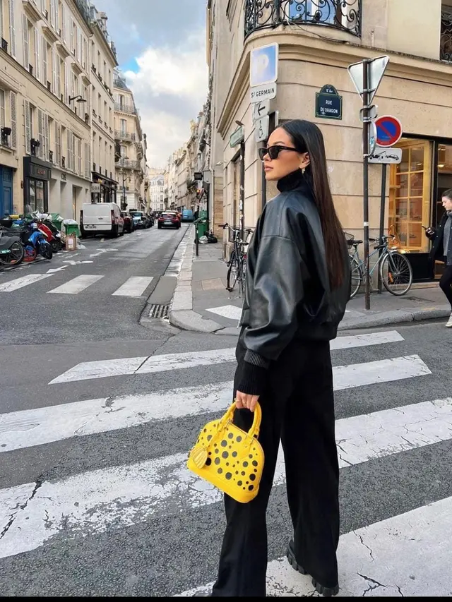 Outfit Hitam Ala Alyssa Daguise