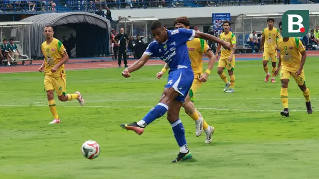 Sempat Tertunda Akibat Hujan Deras, Persib Tumbangkan Persebaya Lewat Gol Semata Wayang di BRI Super League
