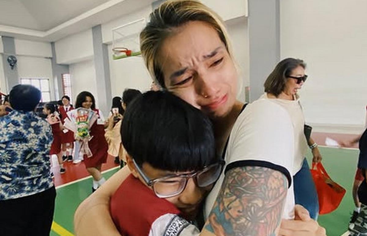 Potret Sheila Marcia Nangis Nathanael Lulus SD, Ungkap Perjuangan Sakit Hingga Muntah-muntah saat Ujian